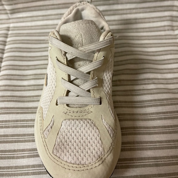 VEJA Sneakers - Picture 4 of 6